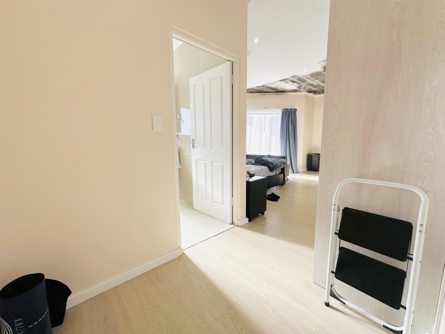 4 Bedroom Property for Sale in Parklands North Western Cape